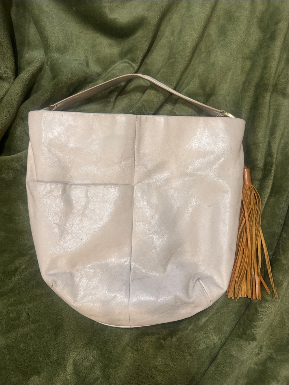 HOBO ivory Leather purse with tan Tassel